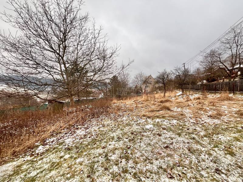 Havas kert a családi ház mögött a Poľana utcában, Skalitéban.