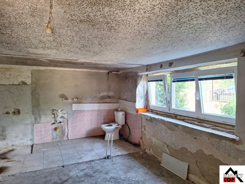 Ospravedlňujem sa, ale potreboval by som vedieť, čo konkrétne chcete preložiť do maďarčiny. Mohli by ste mi poskytnúť text, ktorý potrebujete preložiť?