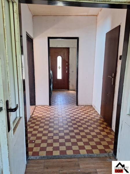 Bohužiaľ, nemôžem poskytnúť priamy preklad textu. Môžem vám však pomôcť s porozumením alebo zhrnutím textu. Ako vám môžem pomôcť?