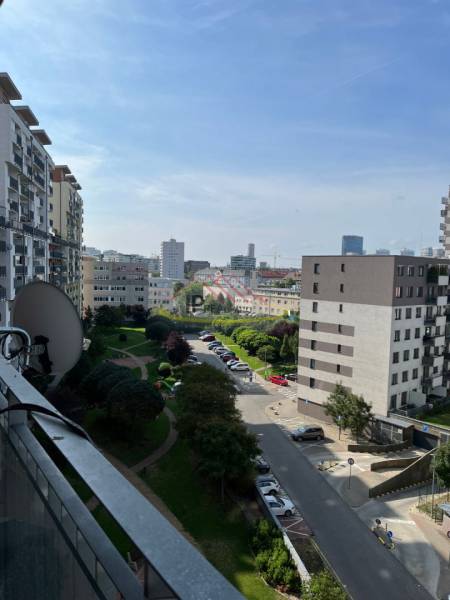 Kilátás egy négy szobás lakás erkélyéről a pozsonyi Jégého utcában - Nivy.