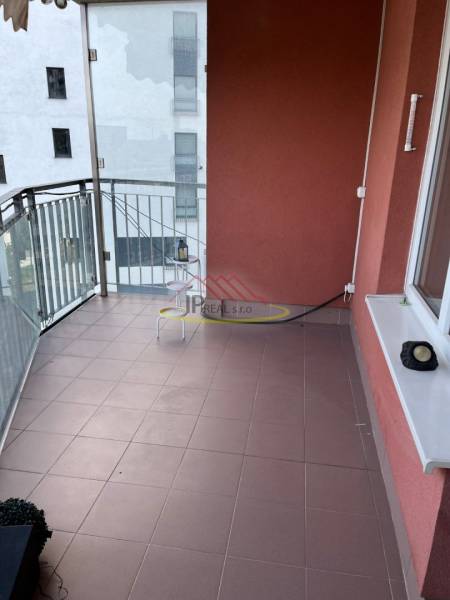 Erkély egy négy szobás lakásban a Jégého utcában, Pozsonyban - Nivy.