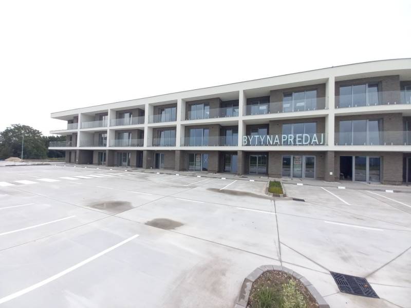 Új építésű lakások erkélyekkel Galántán, 2 szobás lakások, üres parkoló.