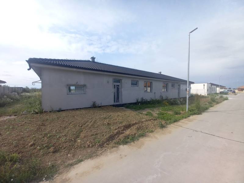 Családi ház Galántán, egyszintes szerkezettel és rendezett környezettel az új utcában.