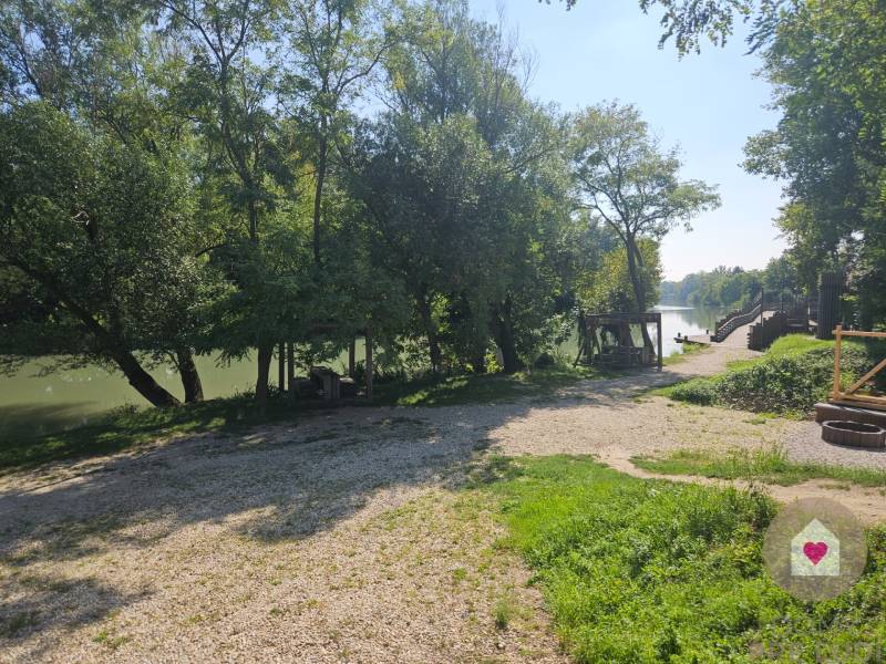 Priestranný rodinný dom Zálesie