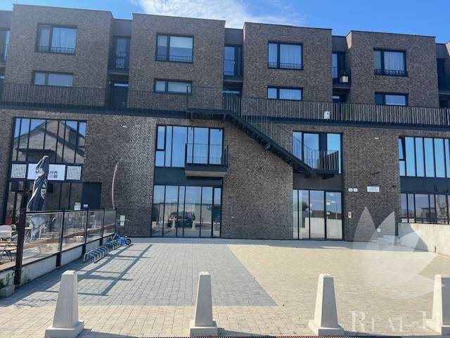 Külső nézet a pozsonyi - Jarovce lakókomplexumról a Sýpke téren.