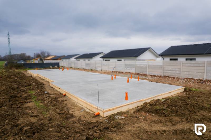 Alapok egy családi házhoz Sokolovce-ban, készen állnak a további építkezésre.