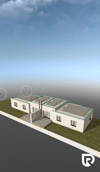 Családi ház látványterve Sokolovcében fehér homlokzattal és napelemekkel a tetőn.