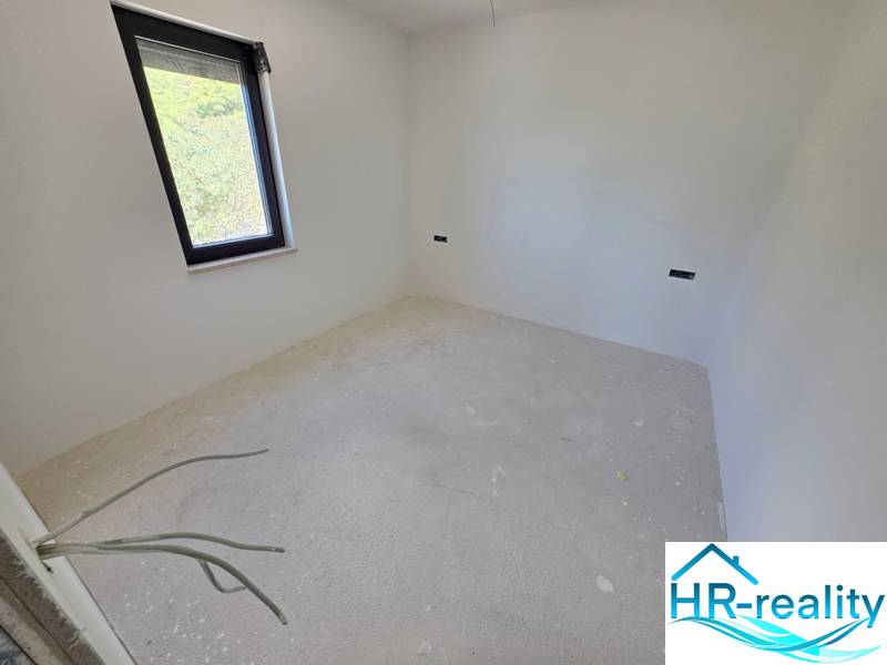 Samozrejme, poskytnite mi text, ktorý chcete preložiť do maďarčiny.