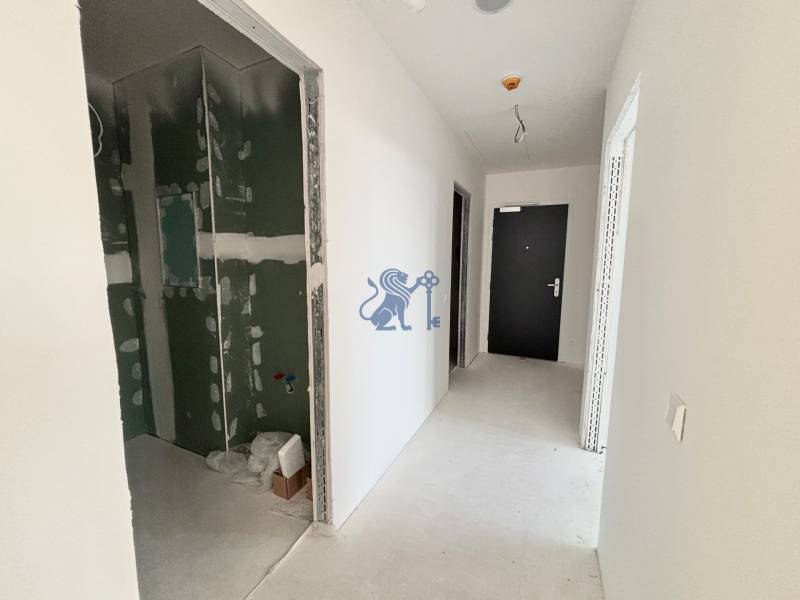 Predsieň so vstupom do kúpeľne a na WC