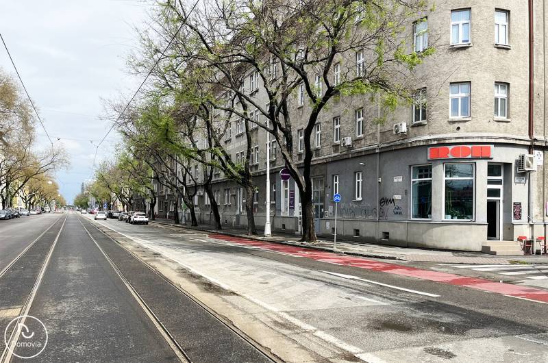 Történelmi építészet a Vajnorská utcán lehetőséget kínál egy 2 szobás lakásra.