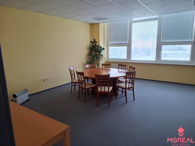 Samozrejme, prosím, poskytnite text, ktorý chcete preložiť do maďarčiny.