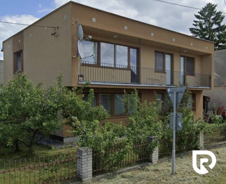 Családi ház Ducovóban a Ducové utca 40 alatt, kerttel és erkéllyel.