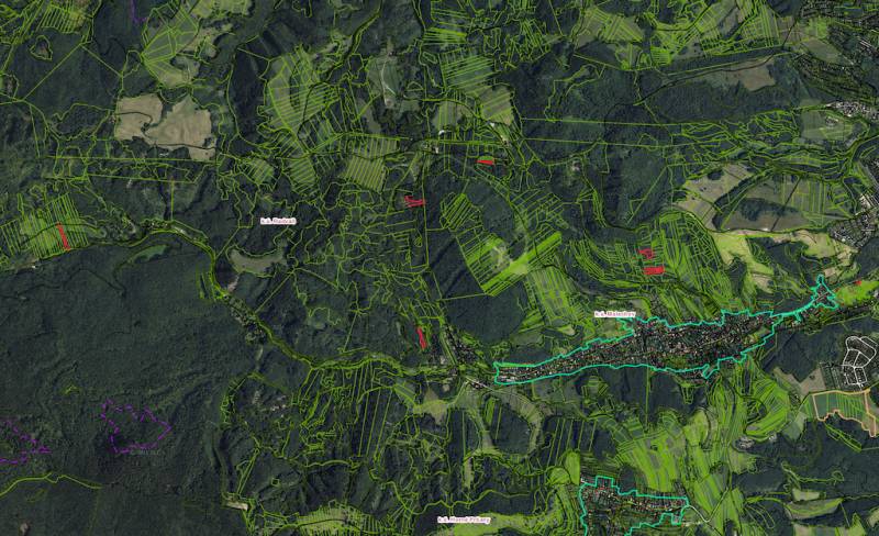 Légi felvétel a Malachov környéki mezőgazdasági és erdőterületekről.