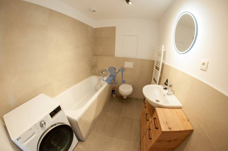 ovocne_sady_byt_na_prenajom_kupelna