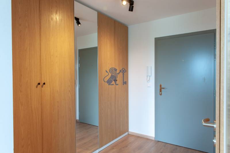 ovocne_sady_byt_na_prenajom_chodba