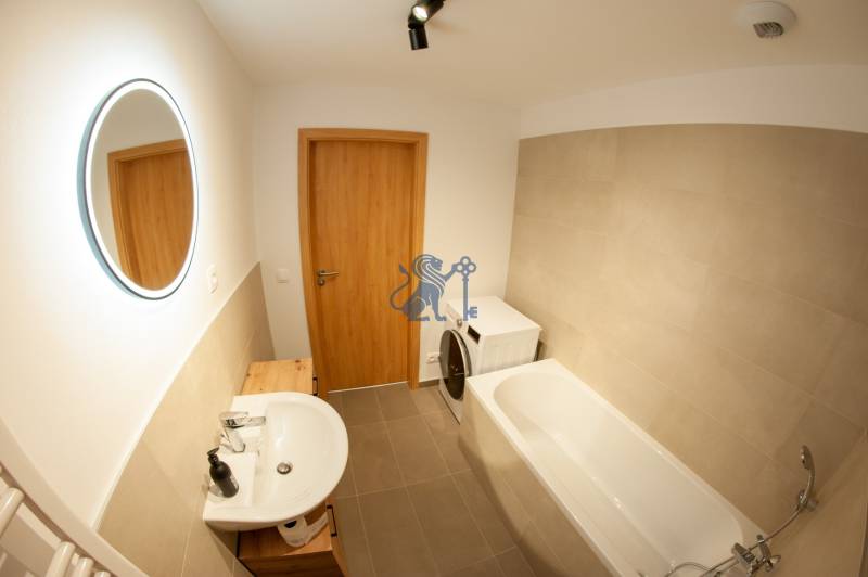 ovocne_sady_byt_na_prenajom_kupelna