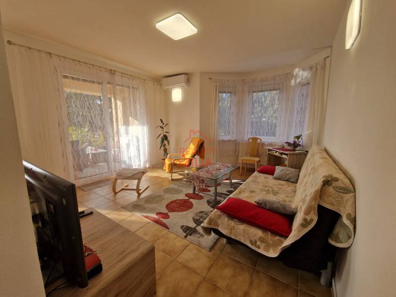 Samozrejme, prosím, poskytnite text, ktorý chcete preložiť do maďarčiny.