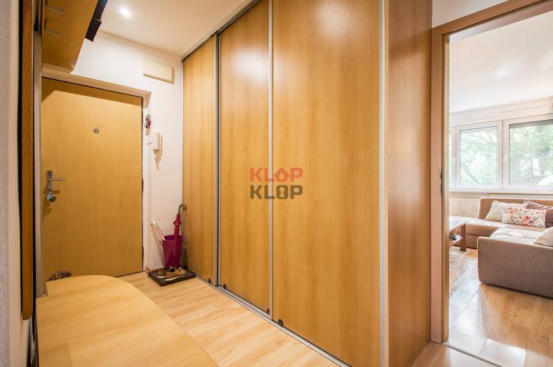 Pozrite si PRÍJEMNÝ 2i byt so ZARIADENÍM, LODŽIOU a KLIMATIZÁCIOU