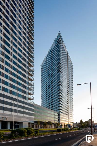 Modern magasépületek Pozsonyban - Óvárosban, a Landerer utcában, a garázsoknál.