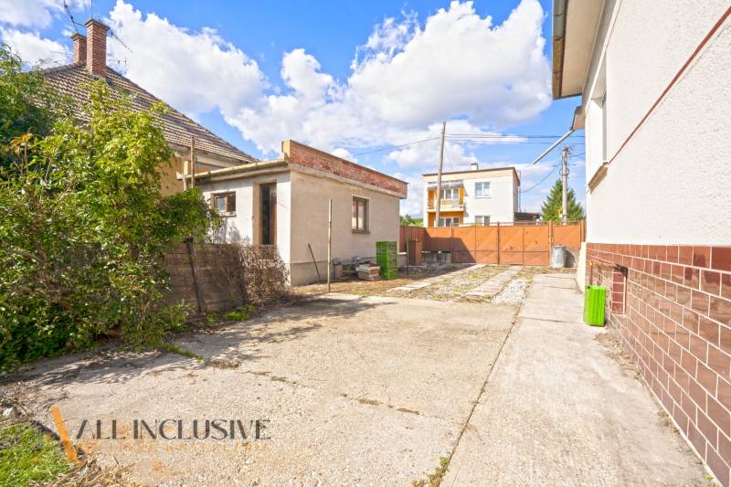 4 - 2025-10-09T125632.586.jpg