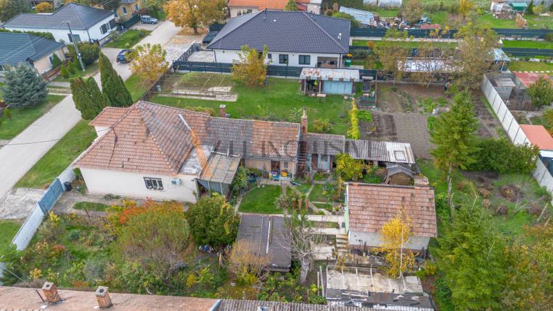 Családi ház Nagydobronyban tágas kerttel és környező zöldterülettel.