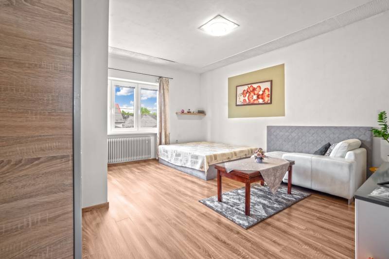 1 - 2025-09-23T131641.731.jpg