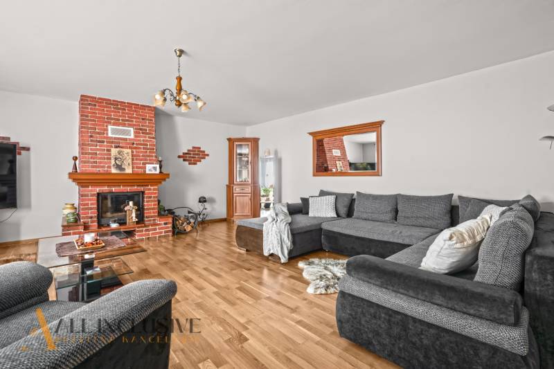 1 - 2025-12-08T102828.708.jpg