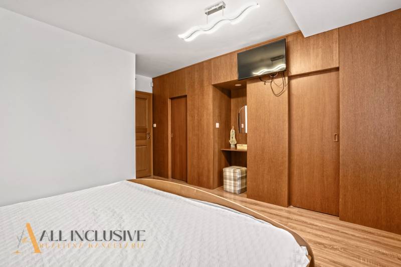 12 - 2025-12-08T102814.444.jpg