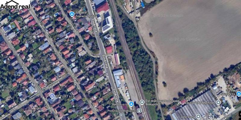 Légi felvétel Podunajské Biskupice-ről, Dvojkrížna utca, telektípus - kereskedelmi.