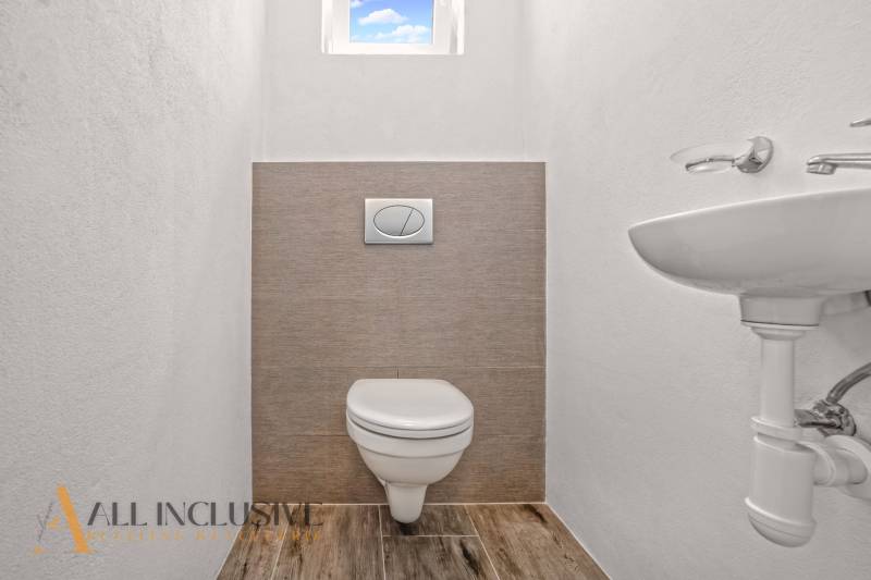 14 - 2025-08-11T142821.442.jpg