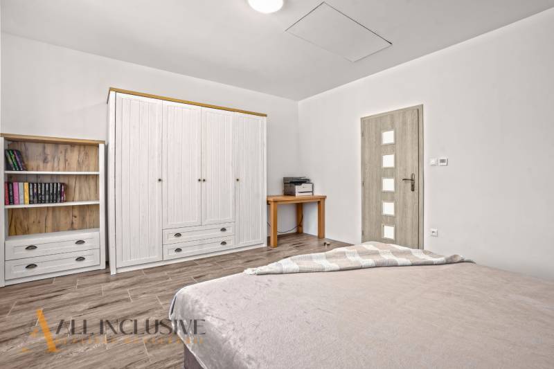 12 - 2025-08-11T142819.786.jpg