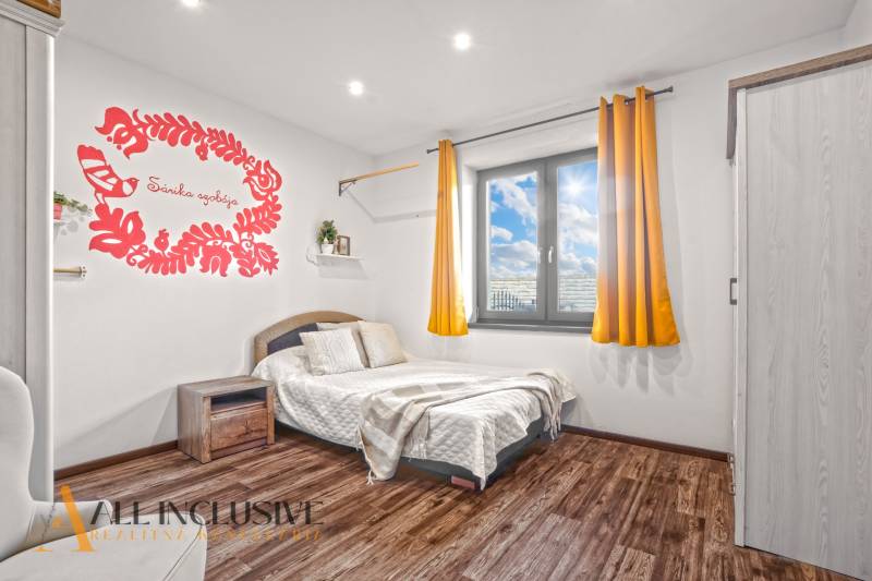 11 - 2025-10-07T112342.875.jpg