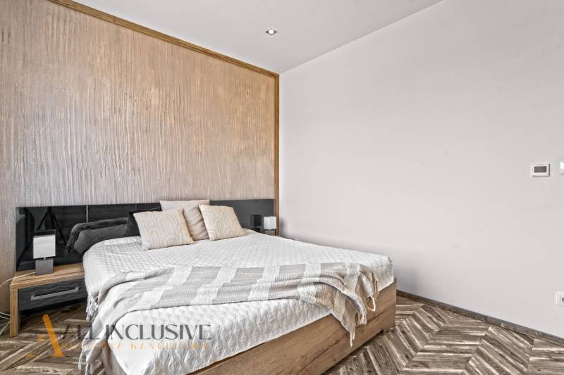 12 - 2025-08-28T111342.019.jpg