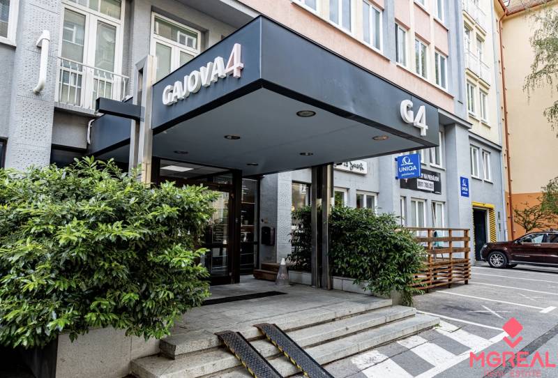 Irodaház külső része a Gajova utcán, Pozsony - Óváros.