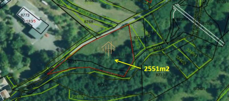 Légi felvétel a krupinai lakóterületekről, 2551 m²-es területtel.