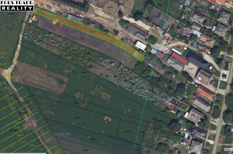 Légi felvétel a Tešedíkovo-i lakóterületekről, kijelölt parcellákkal.