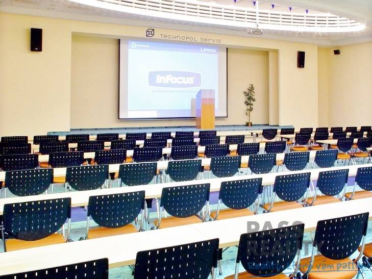 Samozrejme, prosím, poskytnite text, ktorý chcete preložiť do maďarčiny.