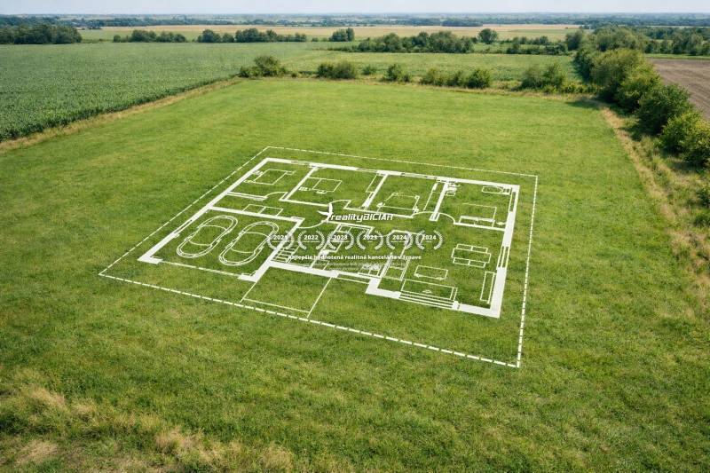 Telkek - lakóövezet Cíferen háztervvel, természetközeli környezetben, ideális újrakezdéshez.