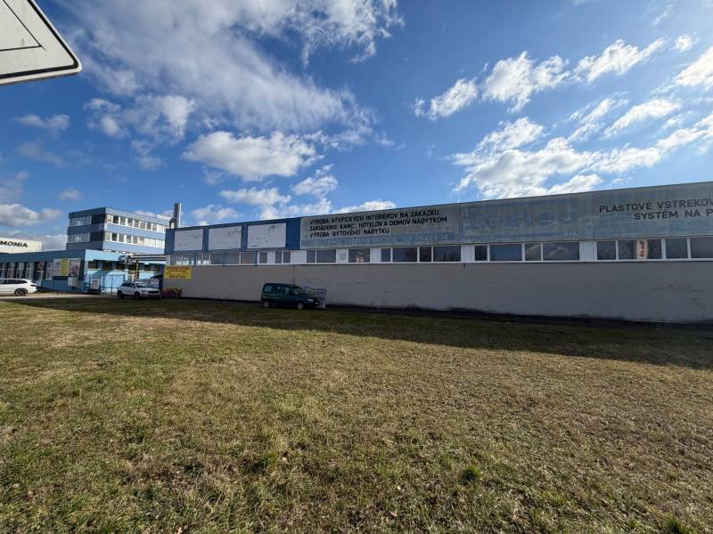 Épület ipari területen Érsekújvár, Érsekújvár utca, Raktárak és csarnokok.