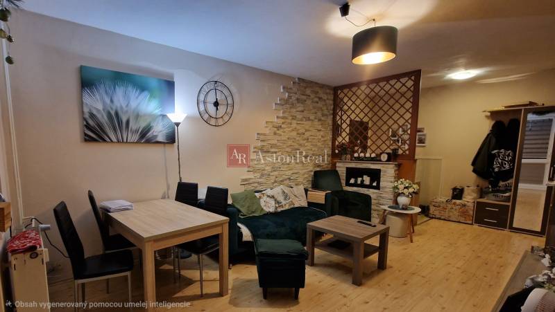 Nappali fa dekor padlóval és stílusos ülőgarnitúrával egy háromszobás lakásban.