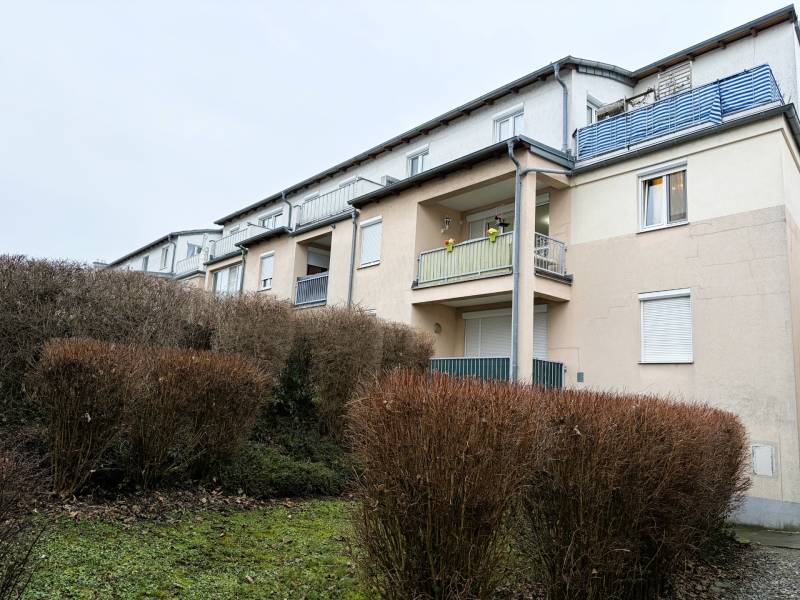 A Kittsee-i 3 szobás ház külső része kerttel és erkélyekkel.