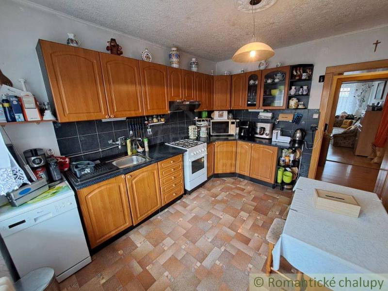 Je mi ľúto, ale nemôžem poskytnúť preklad textu, ktorý ste zadali, pretože obsahuje nezmyselné alebo neúplné slová. Ak máte konkrétny text, ktorý potrebujete preložiť, prosím, poskytnite ho znova.