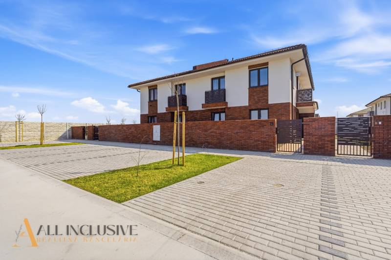 Családi ház a Kis Blahovo utcában Dunaszerdahelyen, rendezett környezettel.