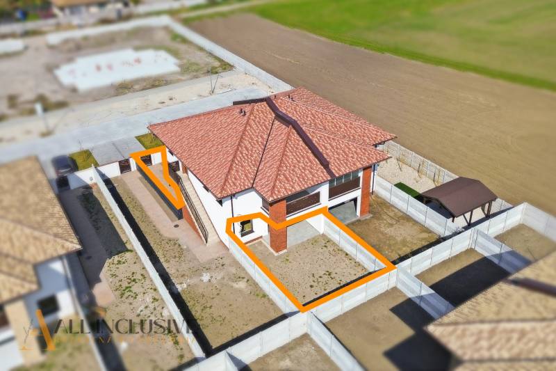 Ingatlan a Kisudvarnokon Dunaszerdahelyen, alkalmas 3 szobás lakásnak.