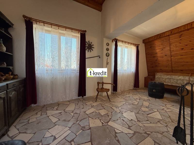 Samozrejme, prosím, poskytnite text, ktorý chcete preložiť do maďarčiny.