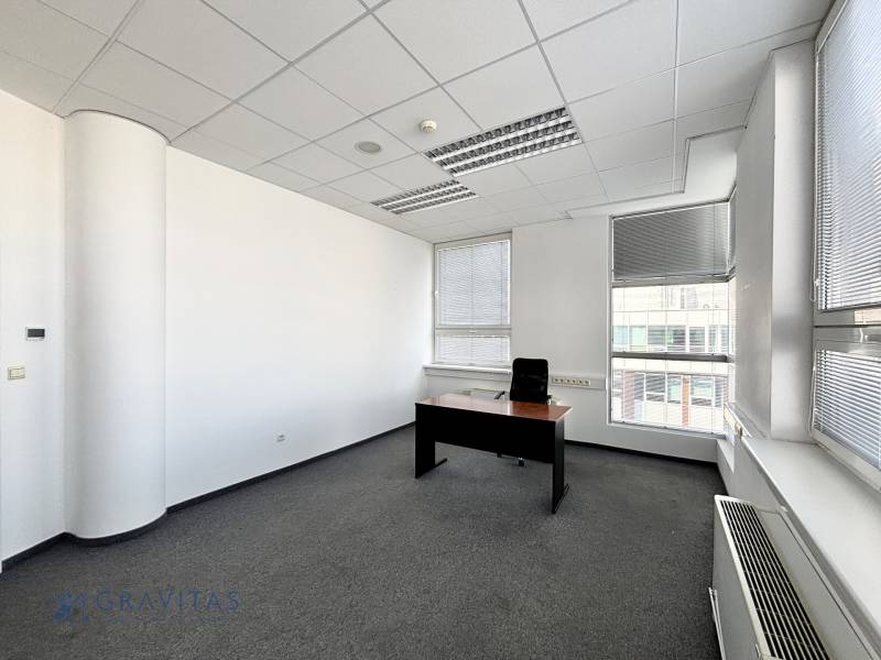 Iste, pošlite mi text, ktorý chcete preložiť do maďarčiny.