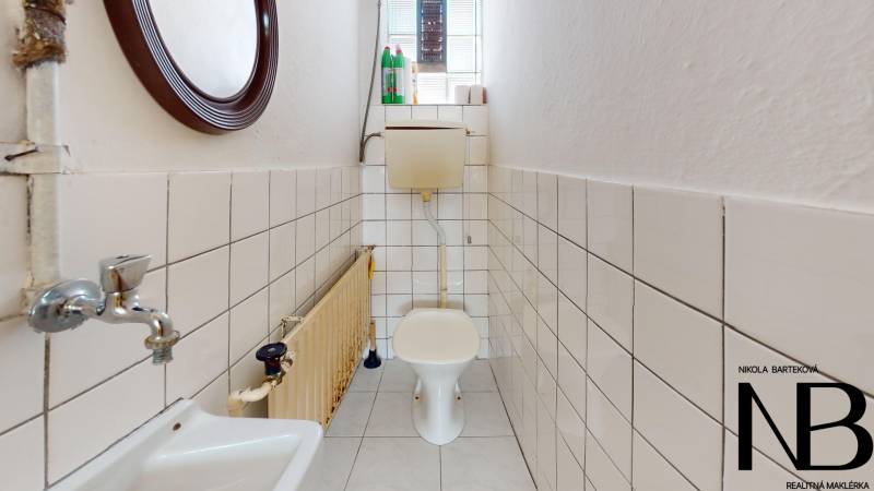 Dvorec-30-Bathroom 1.jpg