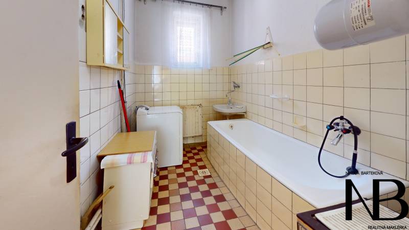 Dvorec-30-Bathroom.jpg