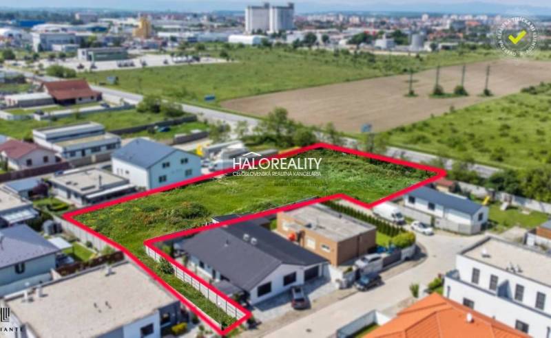 Pozemekek Szencen, ideálisak csendes környezetben való lakhatásra, közel a városi infrastruktúrához.