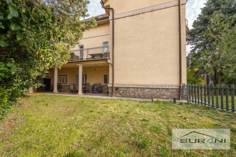 Épület terasszal és kerttel a Krčméryho utcában, Pozsony - Óváros.